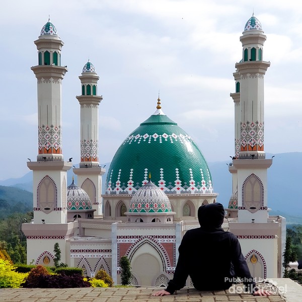 Masjid Shalahuddin: Tempat Ibadah yang Menyatu dengan Kehidupan Warga Cilacap